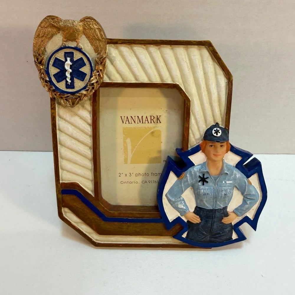Medics of Valor 2x3 Photo Picture Frame EMS Firefighter Female Figurine Tribute